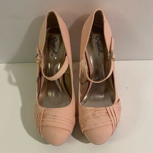 Qupid Women's 8 & 6 Pink Heels